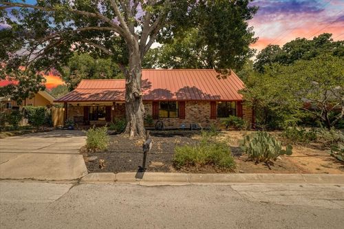 2105 Emerson Ln, Denton, TX, 76209-7813 | Card Image