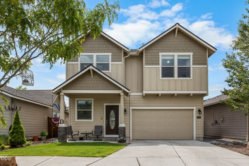 2951 Ne Dogwood Dr, Bend, OR, 97701-1084 | Card Image