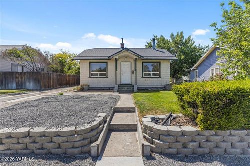 212 N 3rd St, Selah, WA, 98942-1102 | Card Image