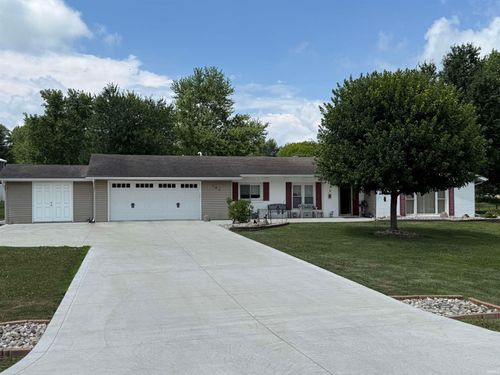 202 Edglink Dr, Kendallville, IN, 46755-1942 | Card Image