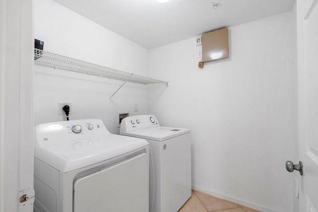 APT-208 - 6492 Emerald Dunes Dr, Condo with 3 bedrooms, 2 bathrooms and null parking in West Palm Beach FL | Image 10