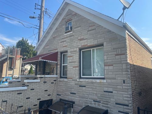 2213 S Oakley Ave, Chicago, IL, 60608-3912 | Card Image