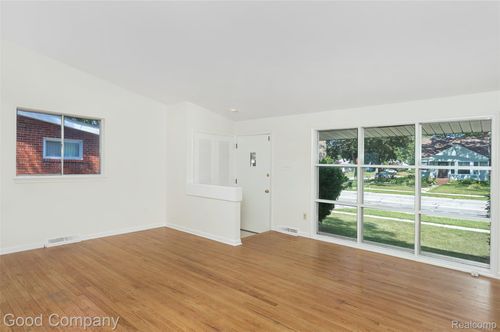 2931 N Main St, Royal Oak, MI, 48073-3417 | Card Image