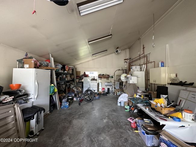 Spacious garage | Image 56