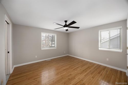 3640 Cass Elizabeth Rd, Waterford, MI, 48328-4502 | Card Image