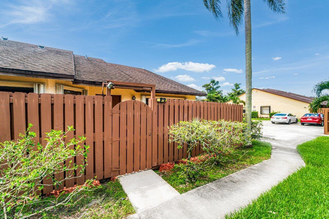 Springdale Cir, Palm Springs, FL 33461