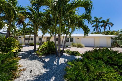 519 71st St, HOLMES BEACH, FL, 34217-1104 | Card Image