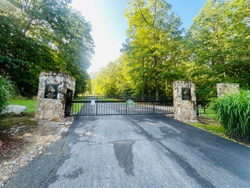 9 Brush Mountain Cir, Miracle, KY, 40856-9024 | Card Image