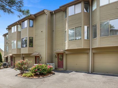 apt-5-100 Willowbrook Ave, Stamford, CT, 06902-7039 | Card Image
