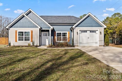 631 Chestnut Ridge Church Rd, Kings Mountain, NC, 28086-8441 | Card Image