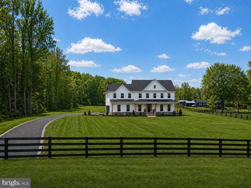 9586 S Pines Rd, Warrenton, VA, 20186-8698 | Card Image