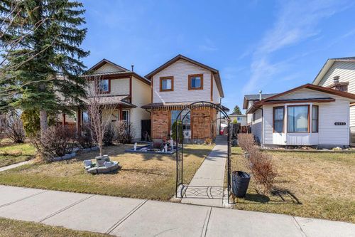 4811 60 Street Ne, Calgary, AB, T1Y5B8 | Card Image