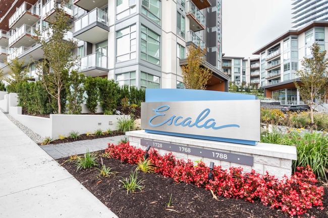 2406 - 1788 Gilmore Avenue, Condo with 2 bedrooms, 2 bathrooms and 1 parking in Burnaby BC | Image 2