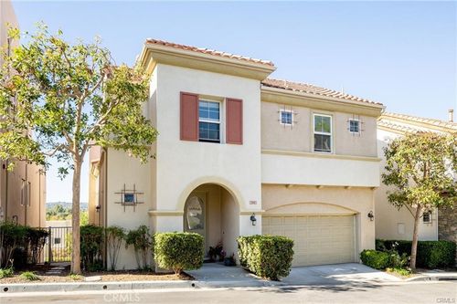 5668 Como Cir, Woodland Hills, CA, 91367-6258 | Card Image