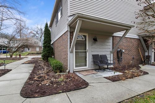 27165 Farmbrook Villa Dr, Southfield, MI, 48034-5713 | Card Image