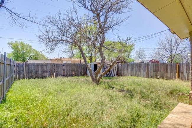 1311 80 Th St, Home with 6 bedrooms, 4 bathrooms and null parking in Lubbock TX | Image 37