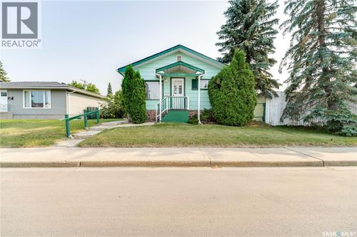 1233 Coteau St W, Moose Jaw, SK, S6H5G7 | Card Image