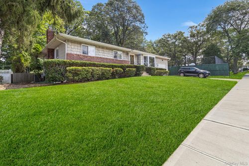 37 Beaumont Dr, Plainview, NY, 11803-2507 | Card Image