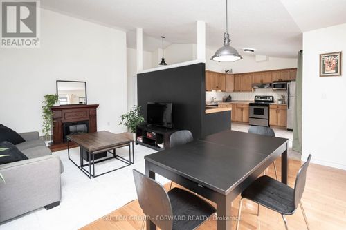 9-1077 Hamilton Rd, London, ON, N5W6G3 | Card Image