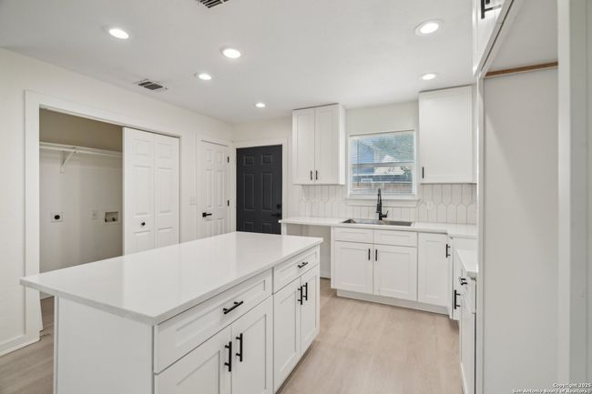 620 W Euclid Ave, House other with 2 bedrooms, 1 bathrooms and null parking in San Antonio TX | Image 11