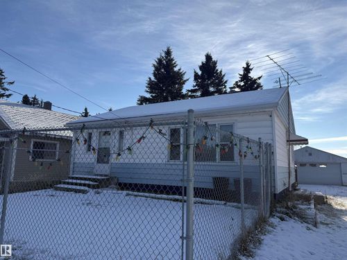 {{alt}} | Card Image