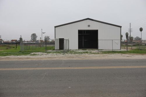 1086 S Market St, Pixley, CA, 93256-9654 | Card Image