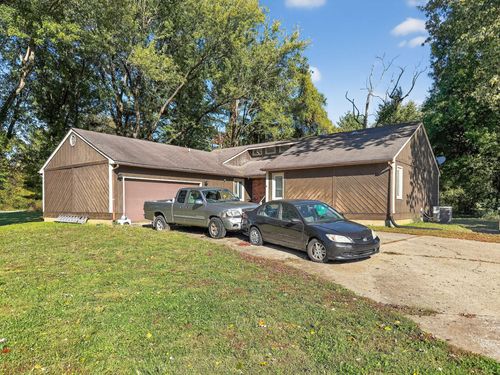 1404 Utica Sellersburg Rd, Jeffersonville, IN, 47130-8218 | Card Image