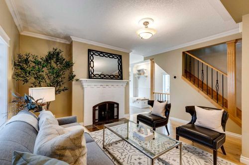 239 18 Ave Ne, Calgary, AB, T2E1N3 | Card Image