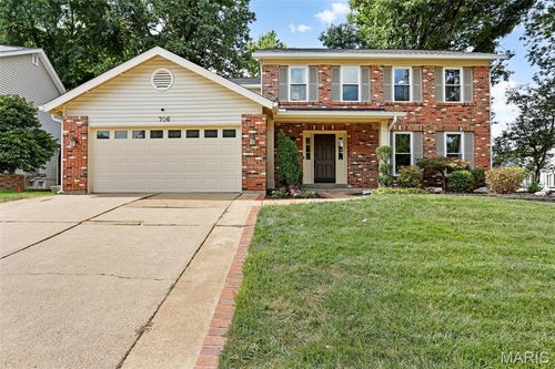 706 Eaglebrooke Dr, Ballwin, MO, 63021-7529 | Card Image