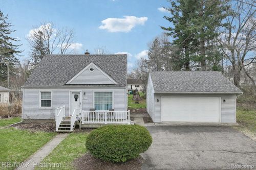 521 Crane St, Howell, MI, 48843-2111 | Card Image