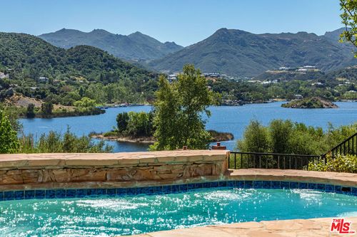 834 Ravensbury St, Lake Sherwood, CA, 91361-5150 | Card Image