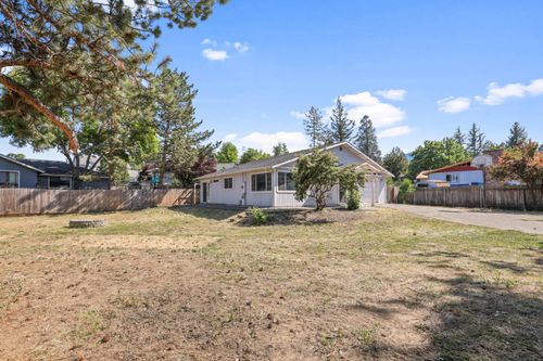 540 Oak Knoll Dr, Ashland, OR, 97520-1443 | Card Image