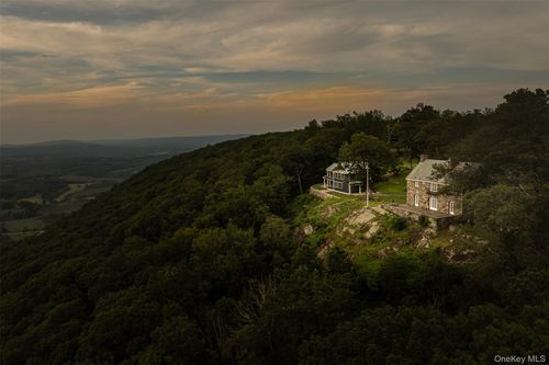 401 Woodmont Rd, Hopewell Junction, NY, 12533-6871 | Card Image