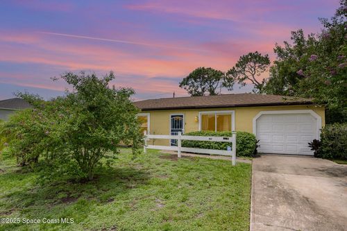 957 Stage St Se, Palm Bay, FL, 32909-5828 | Card Image