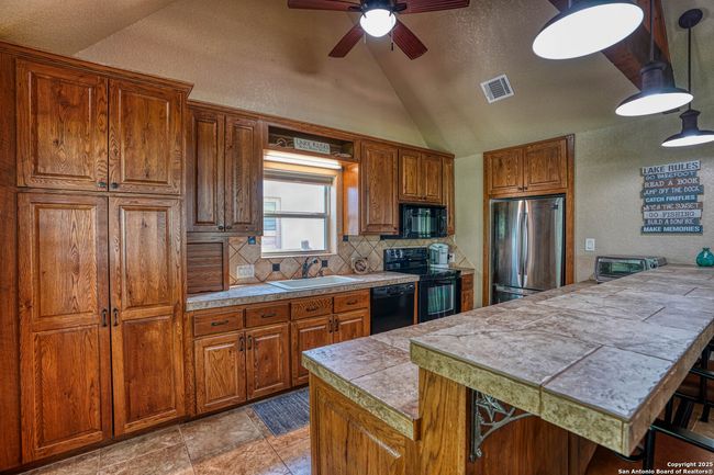 914 Pebble Beach Dr Nw, House other with 2 bedrooms, 2 bathrooms and null parking in Lakehills TX | Image 19