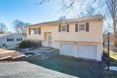 22 Mountain Heights Dr, Sparta, NJ, 07871-2835 | Card Image
