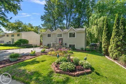 1136 Miller Rd, Lake Orion, MI, 48362-1942 | Card Image