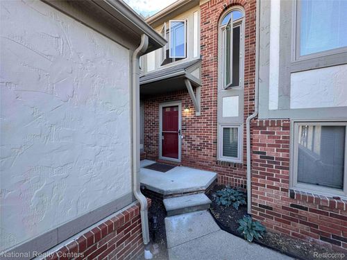 42285 Saratoga Cir, Canton, MI, 48187-3571 | Card Image