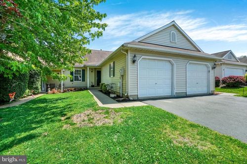 611 Blossom Hill Ln, DALLASTOWN, PA, 17313-9431 | Card Image