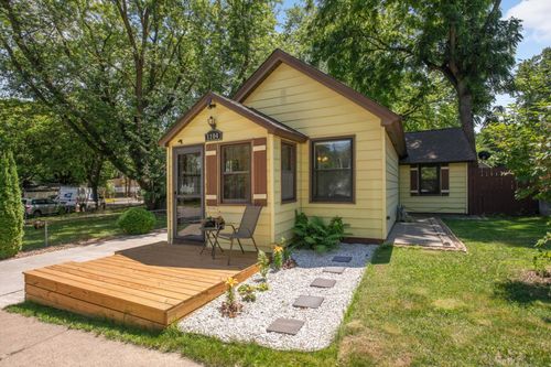 1104 5th St E, Saint Paul, MN, 55106-5332 | Card Image
