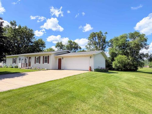 1711 E Campion Blvd, Prairie Du Chien, WI, 53821-2924 | Card Image