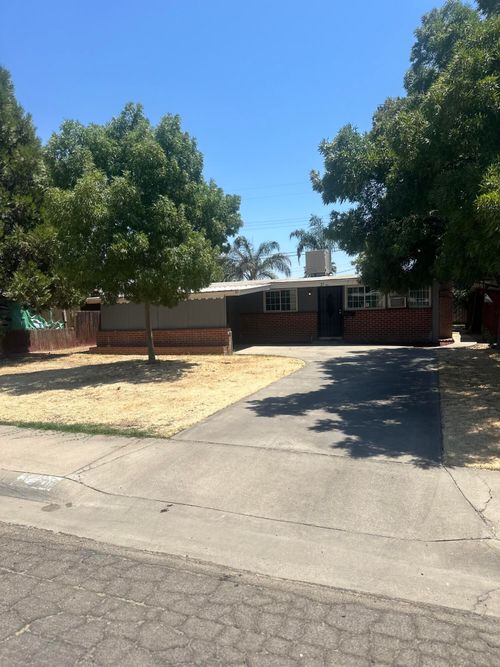 210 Plum St, Exeter, CA, 93221-1131 | Card Image