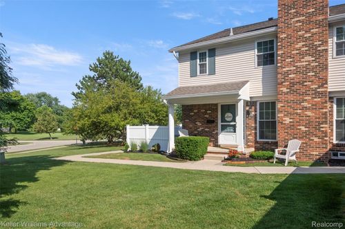 42105 Roscommon St, Northville, MI, 48167-2415 | Card Image