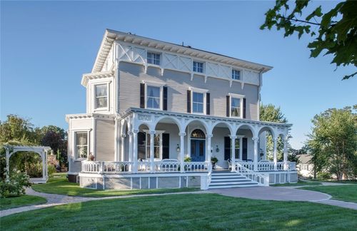 1 Ichabod Ln, Middletown, RI, 02842-5425 | Card Image