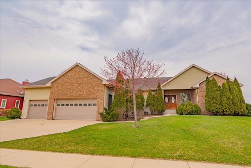 2026 Stonehaven Dr, SUN PRAIRIE, WI, 53590-3862 | Card Image