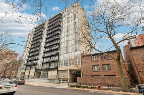 apt-7j-450 Briar Pl, Chicago, IL, 60657-4822 | Card Image