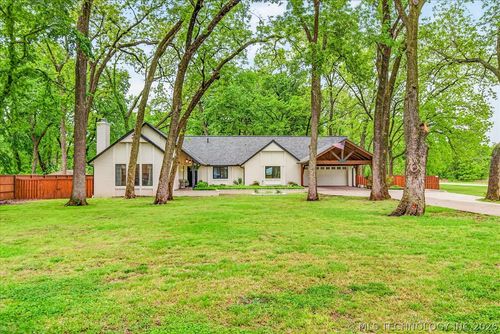 2301 Camden Ct, Bartlesville, OK, 74006-7511 | Card Image