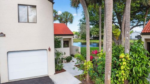 105-23 Via De Casas Sur, Boynton Beach, FL, 33426-8852 | Card Image