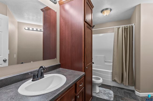 1313 W Creekside Dr, House other with 5 bedrooms, 3 bathrooms and null parking in Brandon SD | Image 26