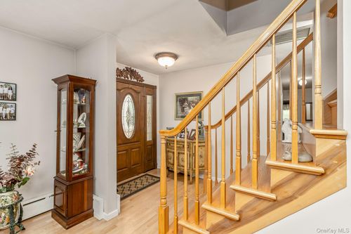 118 Harbor Rd, Saint James, NY, 11780-1007 | Card Image